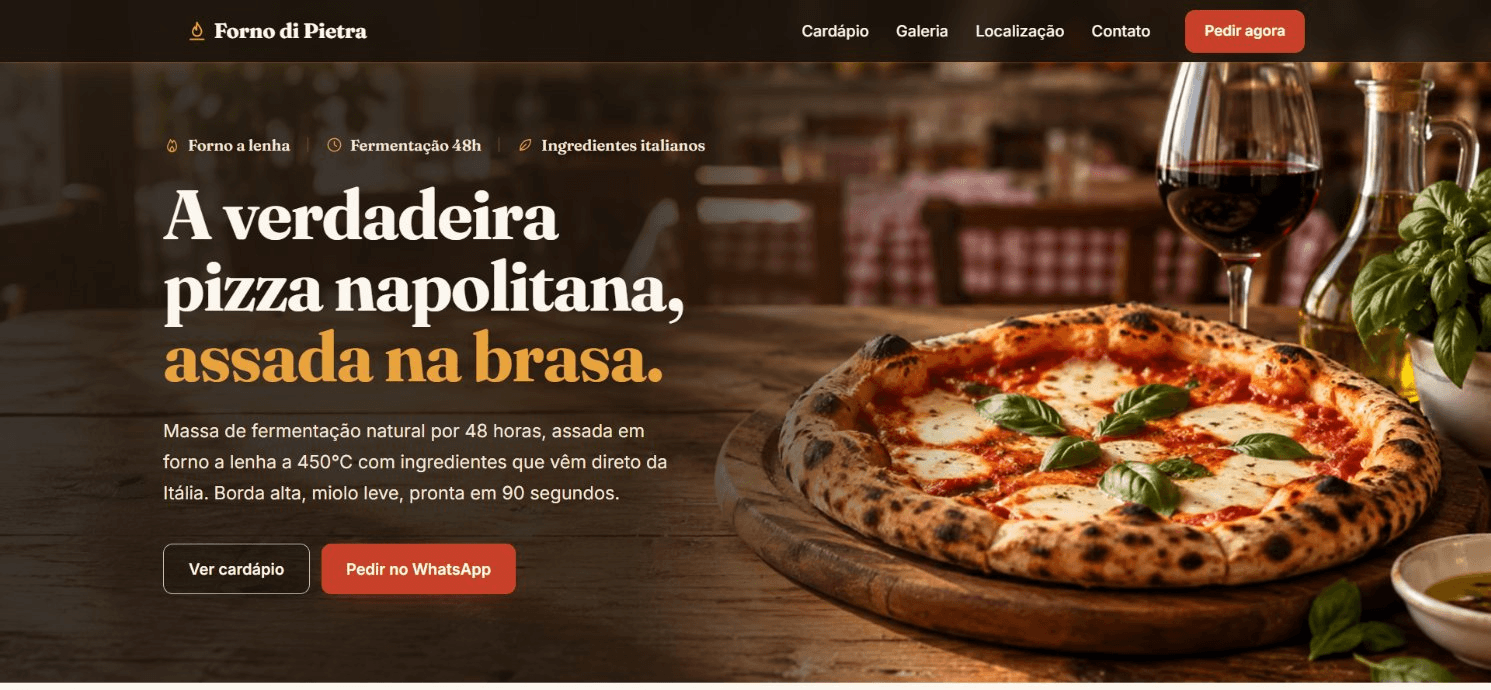 Hero do site da Forno di Pietra: pizza napolitana sobre a mesa e o título “A verdadeira pizza napolitana, assada na brasa.”